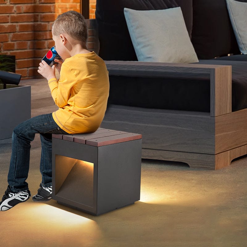 Cubed Spire Outdoor Light – Elegance and Versatility for Your Outdoor Spaces